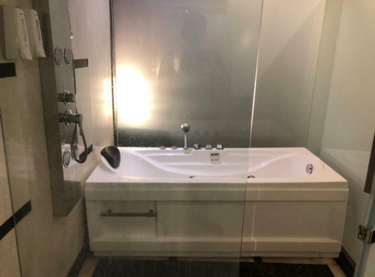ホテルVirat Ambe Sports Club Ulhāsnagar エクステリア 写真