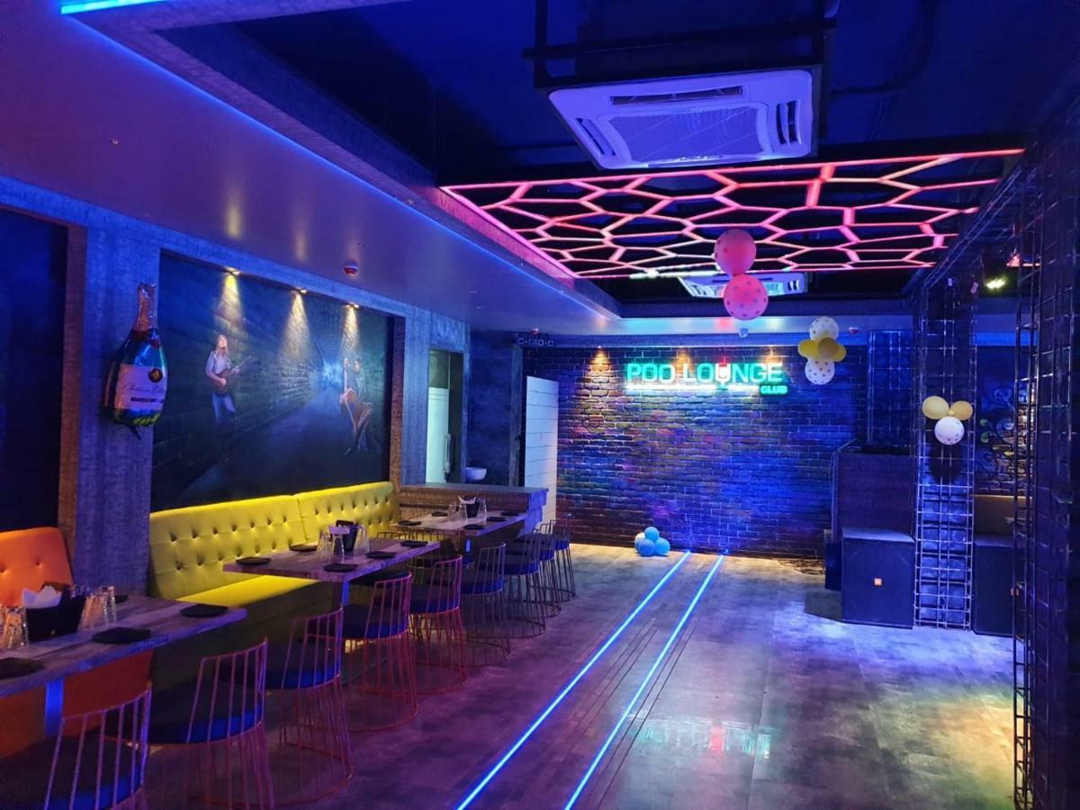 ホテルVirat Ambe Sports Club Ulhāsnagar エクステリア 写真