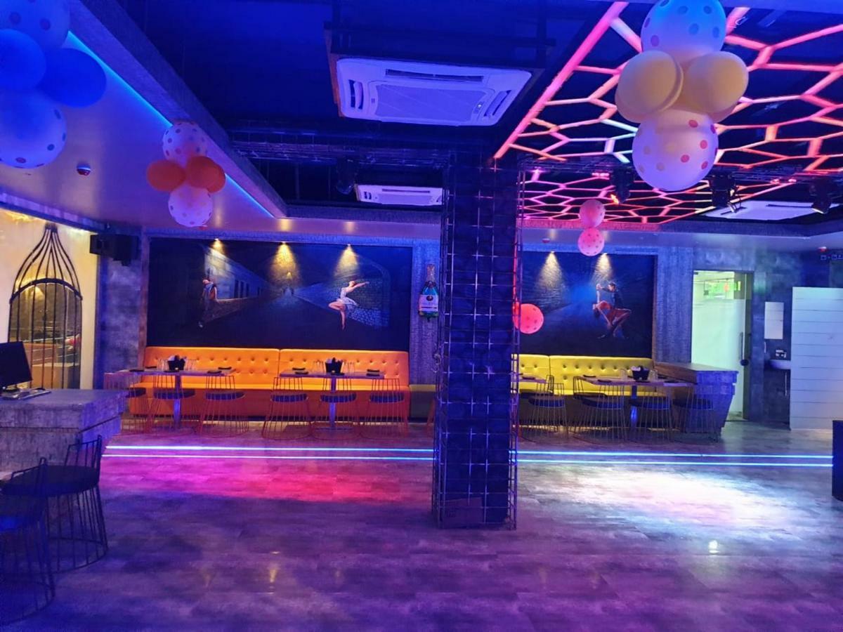 ホテルVirat Ambe Sports Club Ulhāsnagar エクステリア 写真