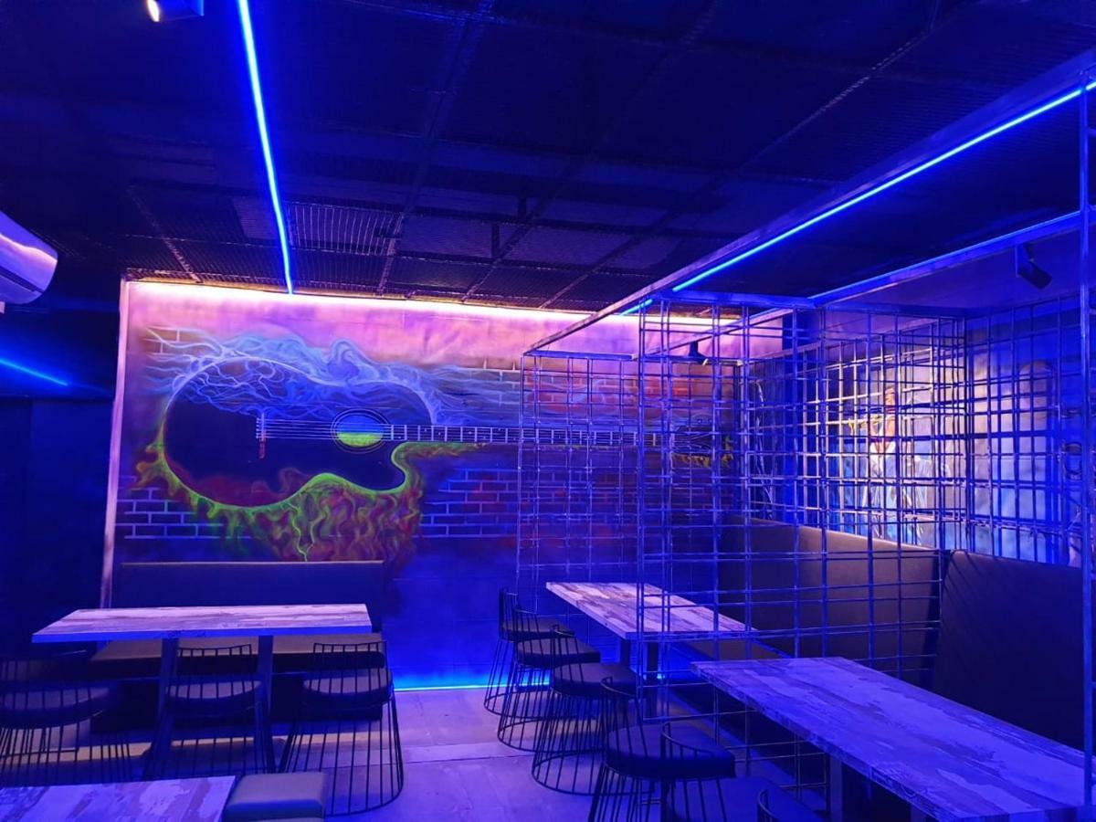 ホテルVirat Ambe Sports Club Ulhāsnagar エクステリア 写真